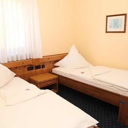 Brucker Gastehaus Hotel เฟือร์สเทนเฟลด์บรุค ภายนอก รูปภาพ