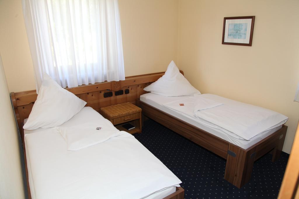 Brucker Gastehaus Hotel เฟือร์สเทนเฟลด์บรุค ห้อง รูปภาพ