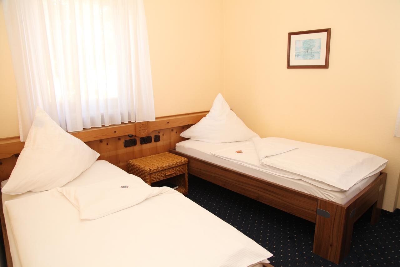 Brucker Gastehaus Hotel เฟือร์สเทนเฟลด์บรุค ภายนอก รูปภาพ